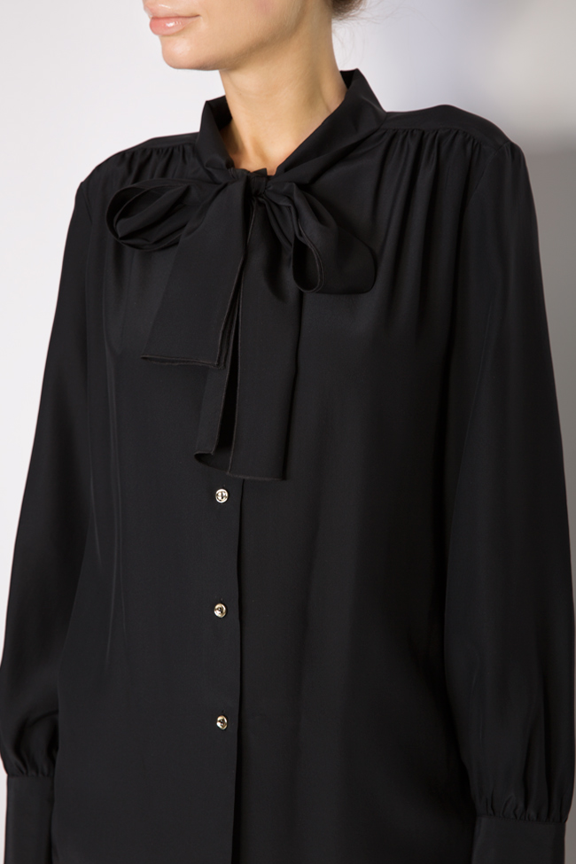 بلوزة من الحرير مع حجاب اكوب  ا بورتي image 3