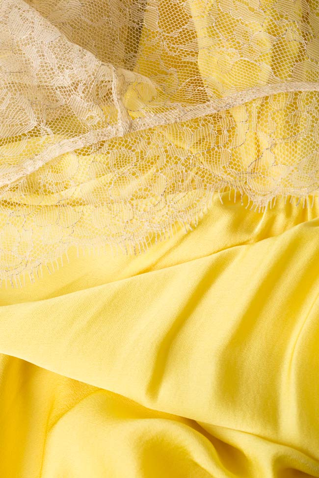 Robe maxi en satin plissé avec manches transparentes Womanland by Irina Mazilu image 4