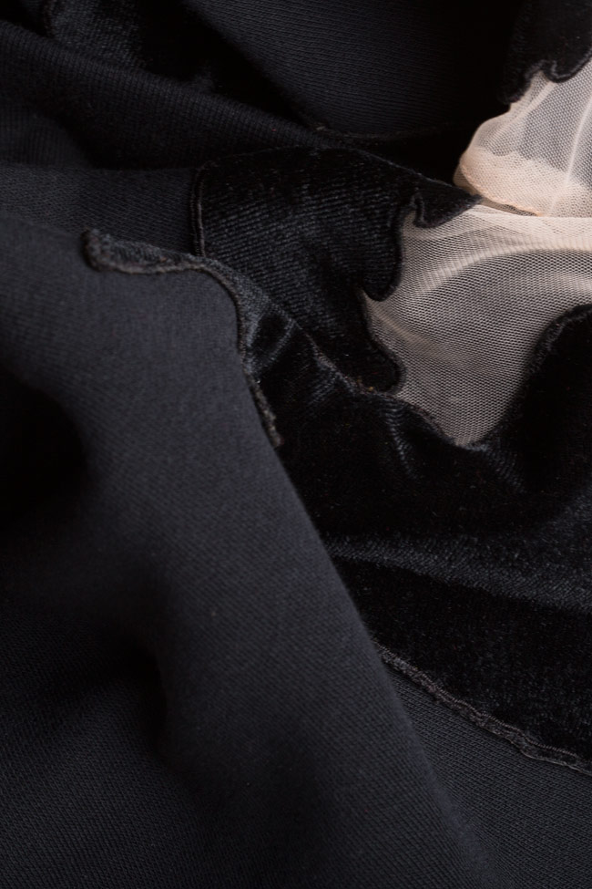 Bluza din jerseu de bumbac cu aplicatii din tul si catifea Artist Classic Black Alina Cernatescu imagine 5