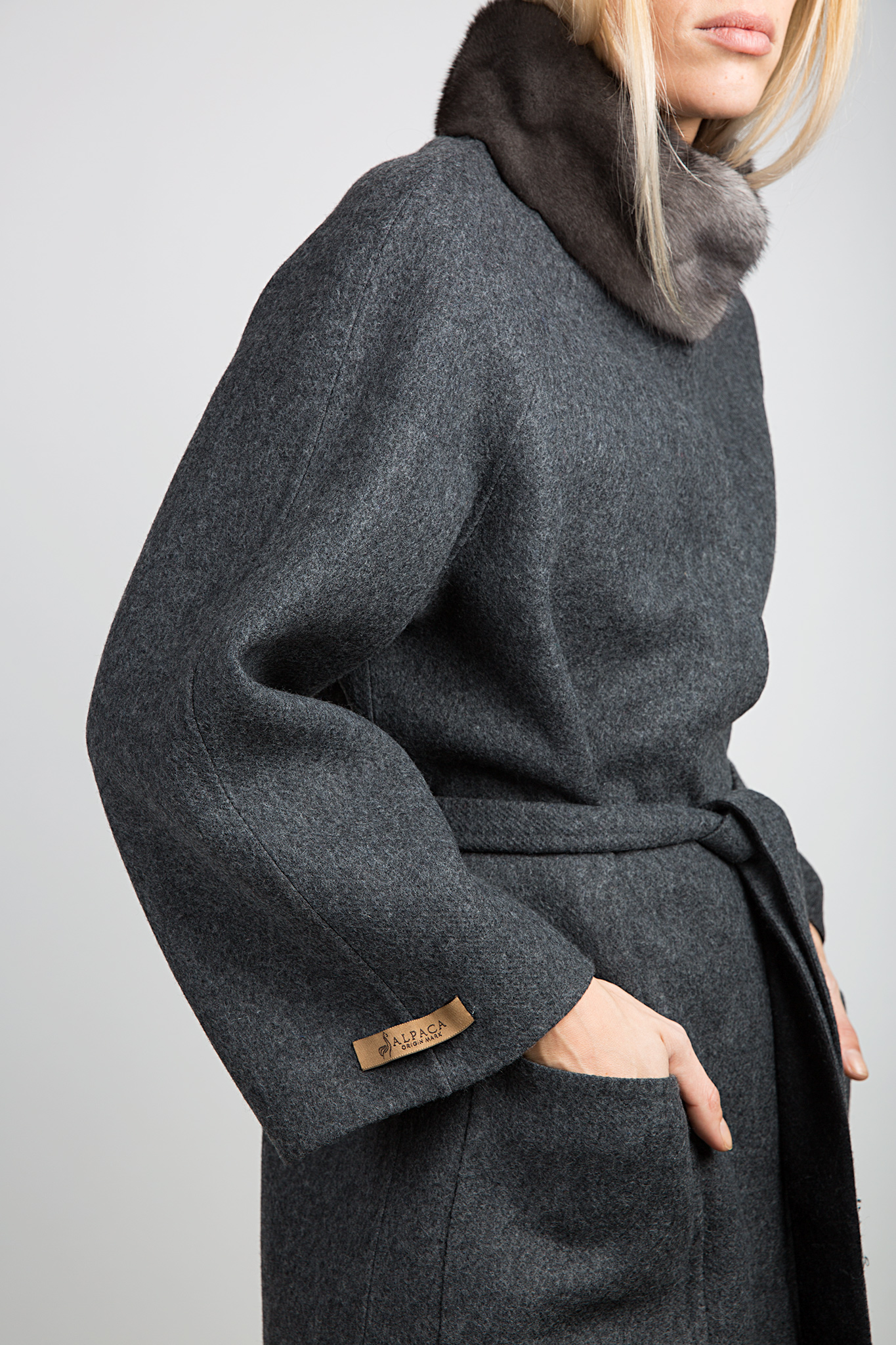 Manteau en laine et alpaga avec col en vison Elora Ascott image 4