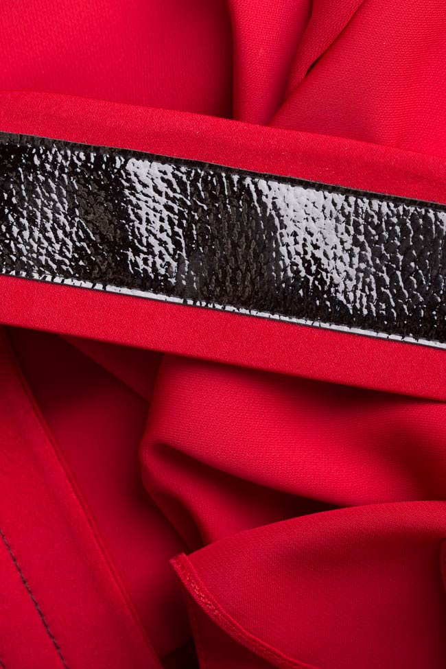 Robe asymétrique en crêpe avec ceinture avec insertions en cuir Anca si Silvia Negulescu image 4