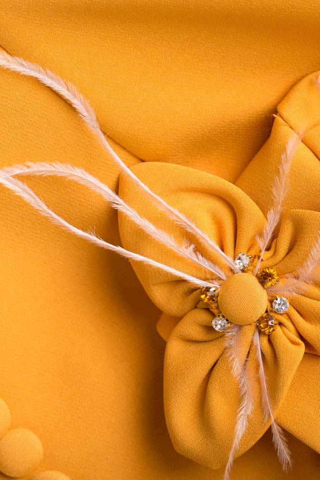 Robe en crêpe avec boutons et détails fleuris Mariana Ciceu image 4
