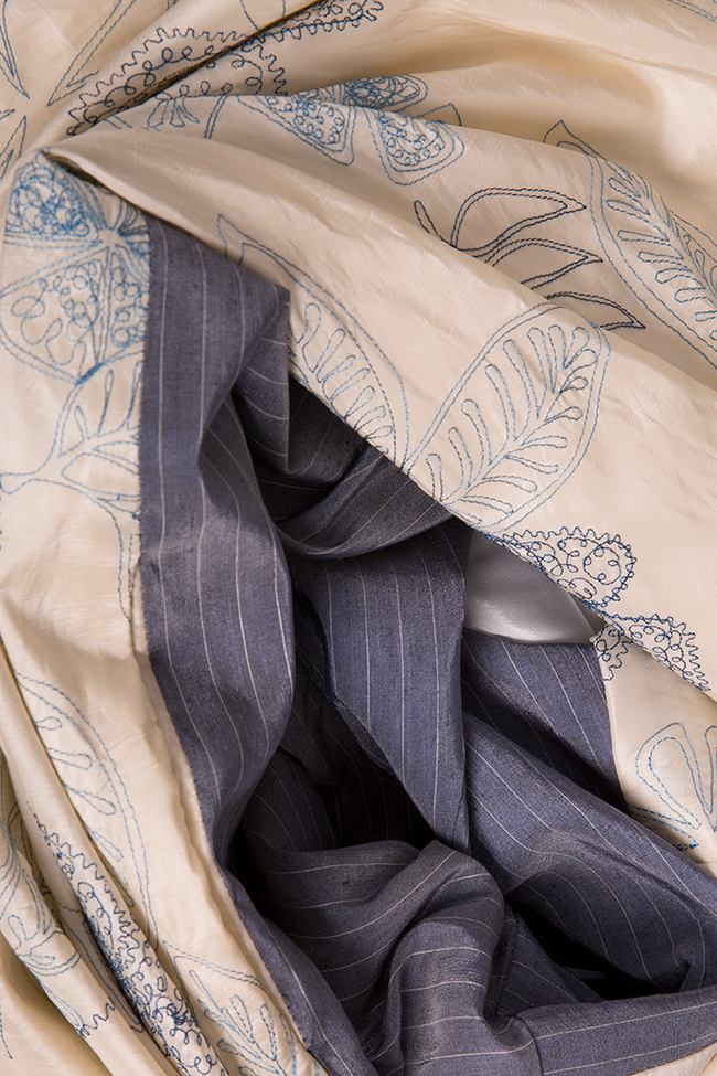 Robe bicolore en taffetas de soie brodée Oana Manolescu image 4