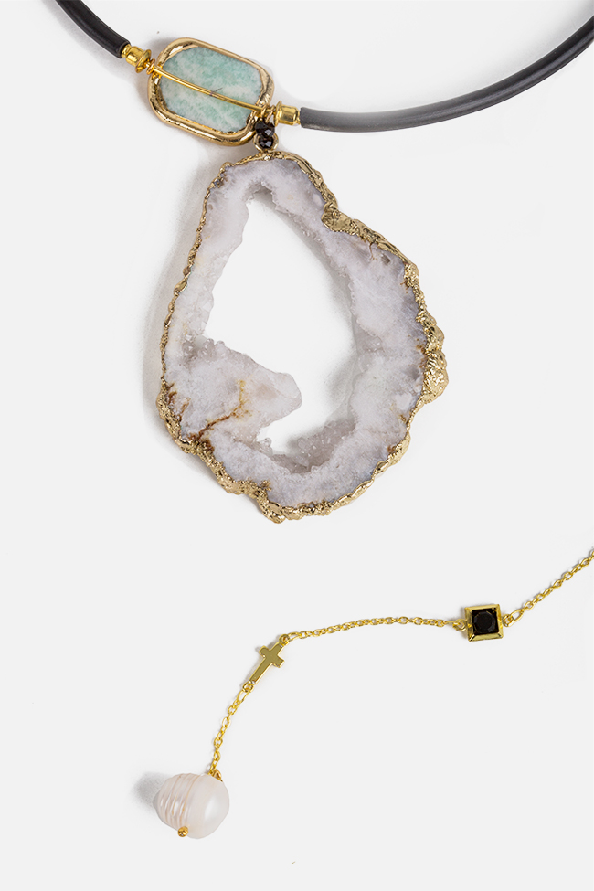Colier asimetric placat cu aur cu piatra de quartz perla de cultura si labradorit  Bon Bijou imagine 1