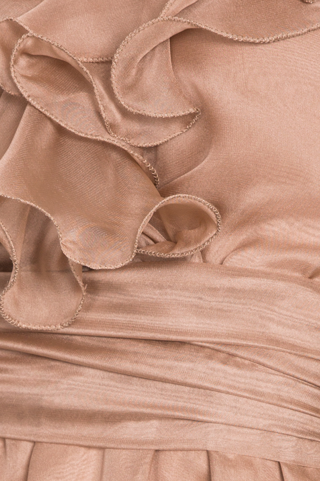 Robe asymétrique avec volants et dos nu Dona Arllabel Golden Brand image 4