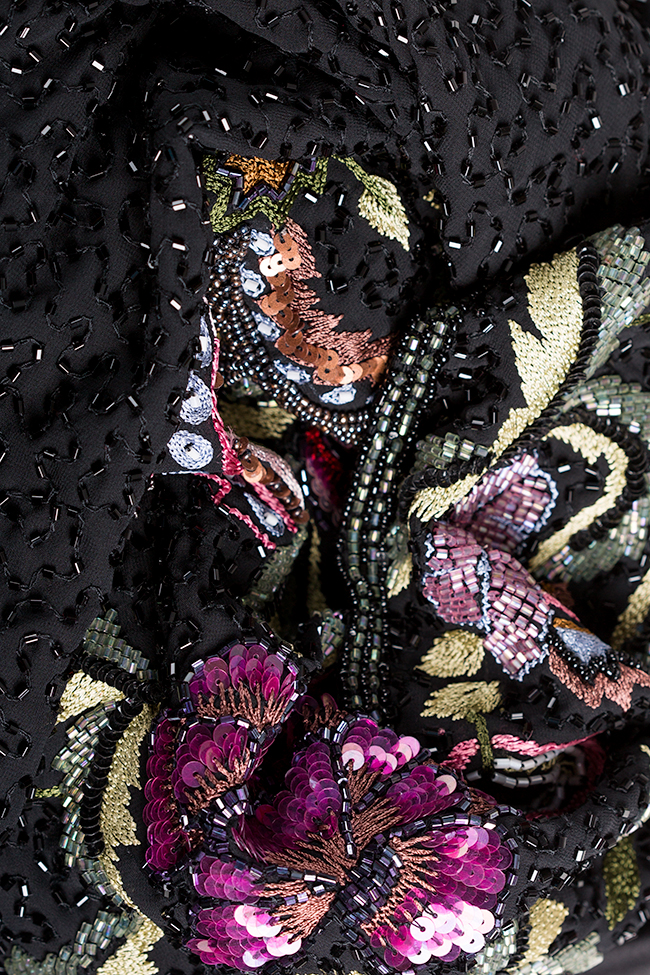 Jacheta supradimensionata din crep brodata cu motive florale si paiete Aje Aester imagine 4