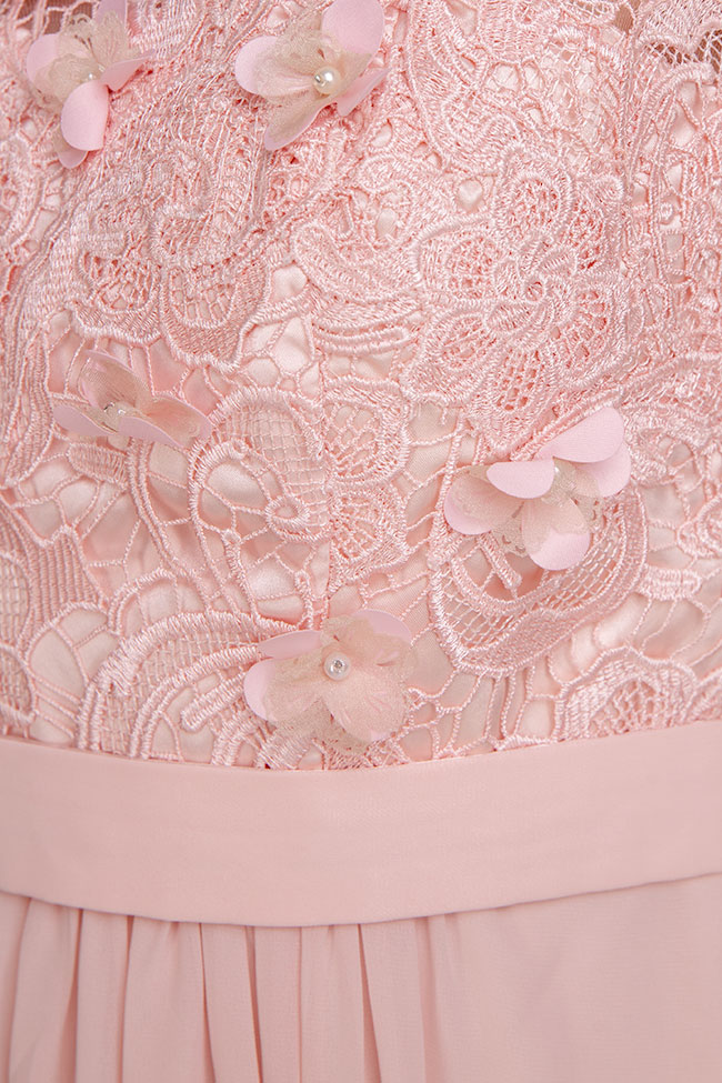 Rochie roz cu aplicatii de flori si perle Mariposa imagine 2