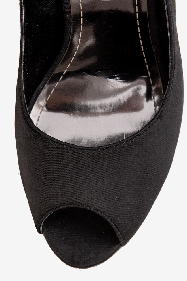 Pantofi negri cu accesoriu lateral Mei imagine 3
